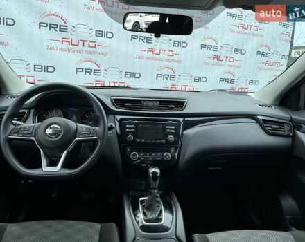 Красный Ниссан Rogue Sport, объемом двигателя 2 л и пробегом 165 тыс. км за 13650 $, фото 19 на Automoto.ua
