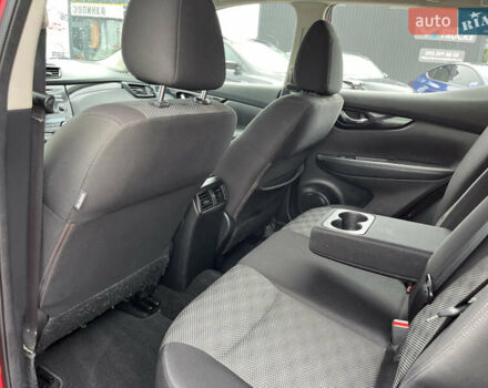 Красный Ниссан Rogue Sport, объемом двигателя 2 л и пробегом 165 тыс. км за 13650 $, фото 23 на Automoto.ua