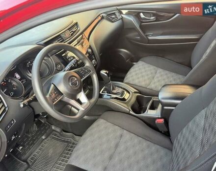 Красный Ниссан Rogue Sport, объемом двигателя 2 л и пробегом 61 тыс. км за 14700 $, фото 8 на Automoto.ua