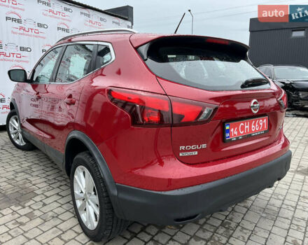 Красный Ниссан Rogue Sport, объемом двигателя 2 л и пробегом 165 тыс. км за 13650 $, фото 7 на Automoto.ua