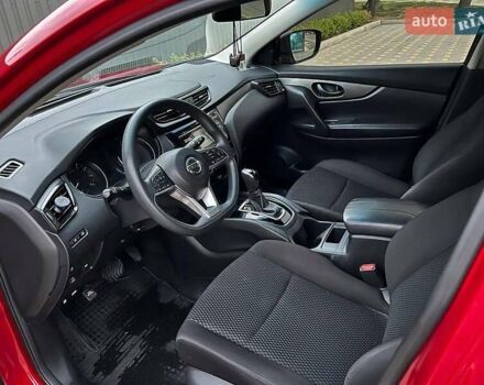 Красный Ниссан Rogue Sport, объемом двигателя 2 л и пробегом 95 тыс. км за 13000 $, фото 7 на Automoto.ua