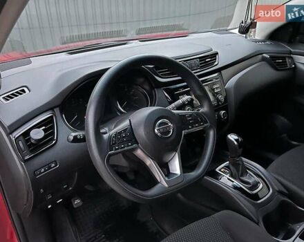Красный Ниссан Rogue Sport, объемом двигателя 2 л и пробегом 95 тыс. км за 13000 $, фото 6 на Automoto.ua