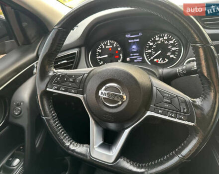 Червоний Ніссан Rogue Sport, об'ємом двигуна 2 л та пробігом 86 тис. км за 16300 $, фото 26 на Automoto.ua