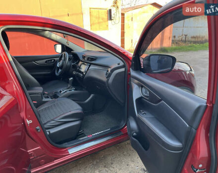 Красный Ниссан Rogue Sport, объемом двигателя 2 л и пробегом 117 тыс. км за 14500 $, фото 7 на Automoto.ua