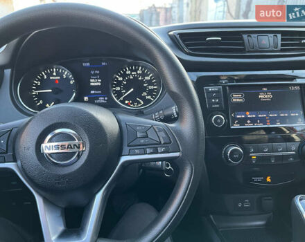 Красный Ниссан Rogue Sport, объемом двигателя 2 л и пробегом 117 тыс. км за 14500 $, фото 1 на Automoto.ua