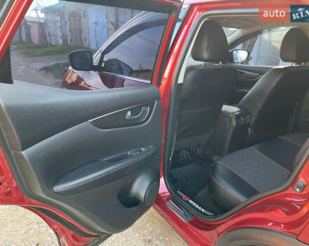 Красный Ниссан Rogue Sport, объемом двигателя 2 л и пробегом 117 тыс. км за 14500 $, фото 2 на Automoto.ua