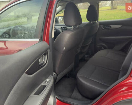 Красный Ниссан Rogue Sport, объемом двигателя 2 л и пробегом 140 тыс. км за 13500 $, фото 12 на Automoto.ua