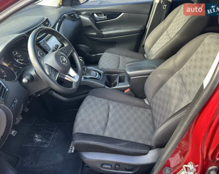Красный Ниссан Rogue Sport, объемом двигателя 2 л и пробегом 155 тыс. км за 15500 $, фото 22 на Automoto.ua