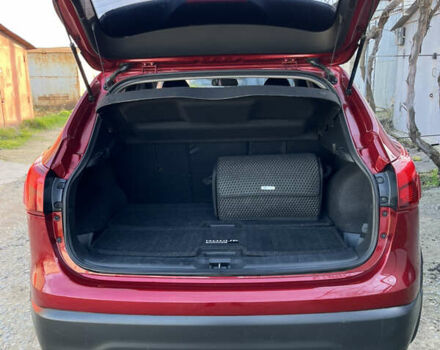 Красный Ниссан Rogue Sport, объемом двигателя 2 л и пробегом 117 тыс. км за 14500 $, фото 10 на Automoto.ua