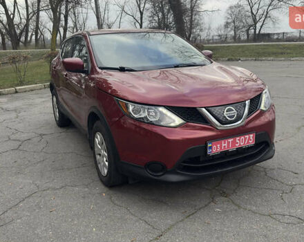 Красный Ниссан Rogue Sport, объемом двигателя 2 л и пробегом 140 тыс. км за 13500 $, фото 9 на Automoto.ua