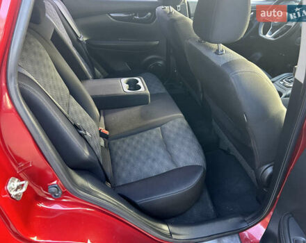 Красный Ниссан Rogue Sport, объемом двигателя 2 л и пробегом 155 тыс. км за 15500 $, фото 28 на Automoto.ua