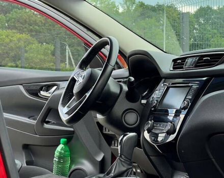 Красный Ниссан Rogue Sport, объемом двигателя 2 л и пробегом 90 тыс. км за 16000 $, фото 5 на Automoto.ua