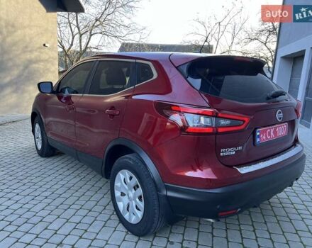 Красный Ниссан Rogue Sport, объемом двигателя 2 л и пробегом 230 тыс. км за 13600 $, фото 6 на Automoto.ua