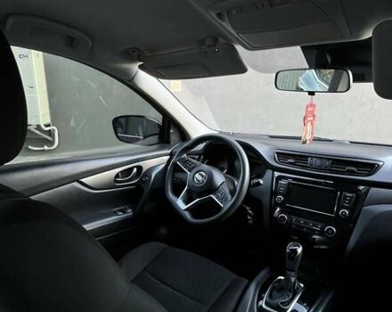 Красный Ниссан Rogue Sport, объемом двигателя 2 л и пробегом 230 тыс. км за 13600 $, фото 19 на Automoto.ua