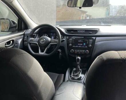 Красный Ниссан Rogue Sport, объемом двигателя 2 л и пробегом 231 тыс. км за 13200 $, фото 25 на Automoto.ua