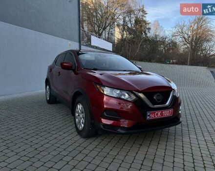 Красный Ниссан Rogue Sport, объемом двигателя 2 л и пробегом 230 тыс. км за 13600 $, фото 1 на Automoto.ua