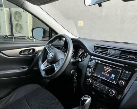 Красный Ниссан Rogue Sport, объемом двигателя 2 л и пробегом 230 тыс. км за 13600 $, фото 24 на Automoto.ua