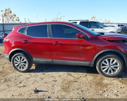 Красный Ниссан Rogue Sport, объемом двигателя 2 л и пробегом 59 тыс. км за 12000 $, фото 6 на Automoto.ua