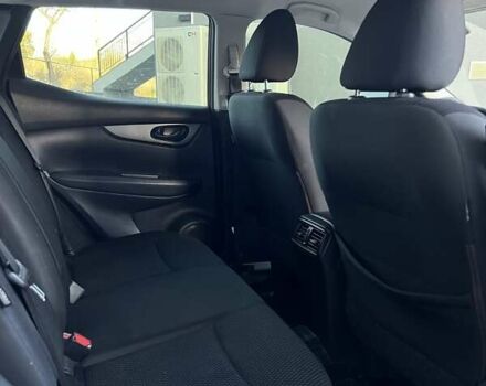 Красный Ниссан Rogue Sport, объемом двигателя 2 л и пробегом 230 тыс. км за 13600 $, фото 12 на Automoto.ua