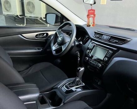 Красный Ниссан Rogue Sport, объемом двигателя 2 л и пробегом 230 тыс. км за 13600 $, фото 23 на Automoto.ua