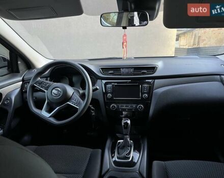 Красный Ниссан Rogue Sport, объемом двигателя 2 л и пробегом 230 тыс. км за 13600 $, фото 18 на Automoto.ua