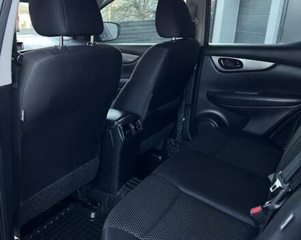 Красный Ниссан Rogue Sport, объемом двигателя 2 л и пробегом 230 тыс. км за 13600 $, фото 14 на Automoto.ua