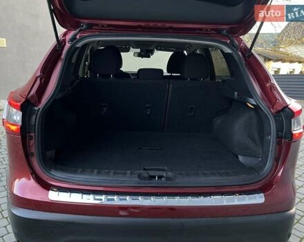 Красный Ниссан Rogue Sport, объемом двигателя 2 л и пробегом 230 тыс. км за 13600 $, фото 9 на Automoto.ua