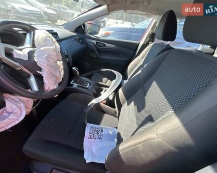 Красный Ниссан Rogue Sport, объемом двигателя 2 л и пробегом 31 тыс. км за 12300 $, фото 3 на Automoto.ua