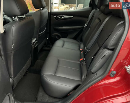 Красный Ниссан Rogue Sport, объемом двигателя 2 л и пробегом 45 тыс. км за 18900 $, фото 7 на Automoto.ua