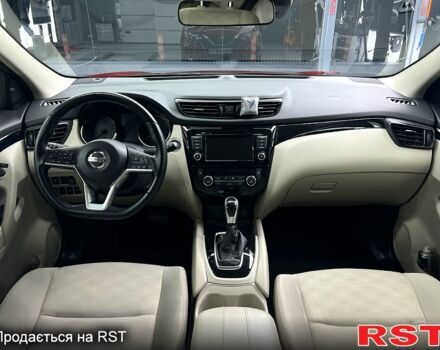 Красный Ниссан Rogue Sport, объемом двигателя 2 л и пробегом 90 тыс. км за 20000 $, фото 9 на Automoto.ua