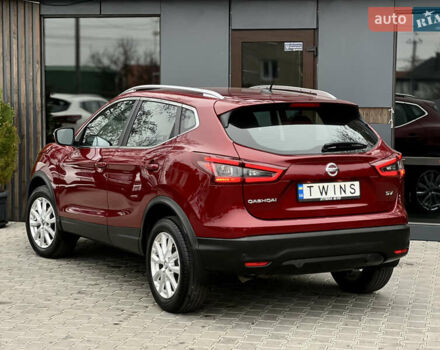 Красный Ниссан Rogue Sport, объемом двигателя 2 л и пробегом 45 тыс. км за 18900 $, фото 5 на Automoto.ua