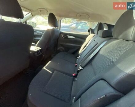 Красный Ниссан Rogue Sport, объемом двигателя 2 л и пробегом 31 тыс. км за 12300 $, фото 6 на Automoto.ua