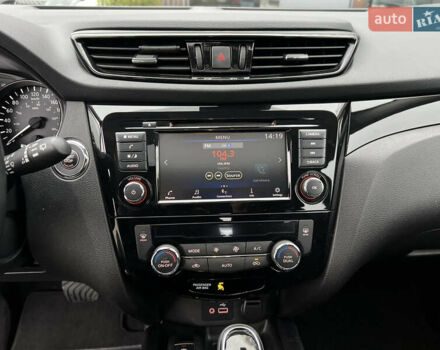 Красный Ниссан Rogue Sport, объемом двигателя 2 л и пробегом 45 тыс. км за 18900 $, фото 29 на Automoto.ua