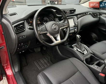 Красный Ниссан Rogue Sport, объемом двигателя 2 л и пробегом 45 тыс. км за 18900 $, фото 24 на Automoto.ua