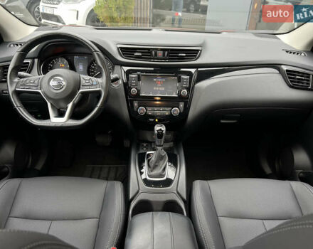 Красный Ниссан Rogue Sport, объемом двигателя 2 л и пробегом 45 тыс. км за 18900 $, фото 8 на Automoto.ua