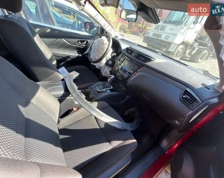 Красный Ниссан Rogue Sport, объемом двигателя 2 л и пробегом 31 тыс. км за 12300 $, фото 2 на Automoto.ua