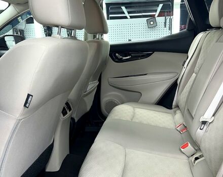 Красный Ниссан Rogue Sport, объемом двигателя 2 л и пробегом 90 тыс. км за 20000 $, фото 11 на Automoto.ua