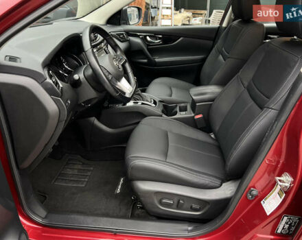 Красный Ниссан Rogue Sport, объемом двигателя 2 л и пробегом 45 тыс. км за 18900 $, фото 6 на Automoto.ua