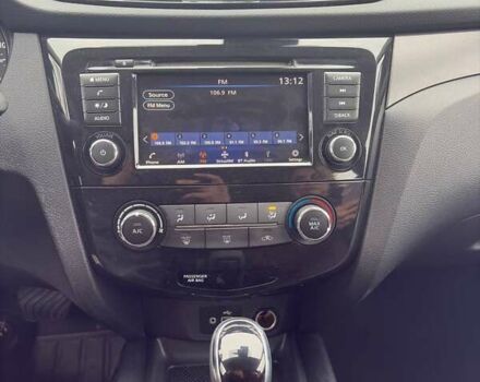 Червоний Ніссан Rogue Sport, об'ємом двигуна 2 л та пробігом 82 тис. км за 16500 $, фото 13 на Automoto.ua