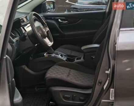Сірий Ніссан Rogue Sport, об'ємом двигуна 2 л та пробігом 111 тис. км за 13490 $, фото 45 на Automoto.ua