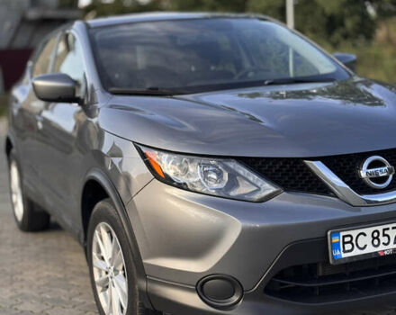 Серый Ниссан Rogue Sport, объемом двигателя 2 л и пробегом 214 тыс. км за 12000 $, фото 2 на Automoto.ua