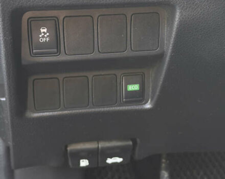 Серый Ниссан Rogue Sport, объемом двигателя 2 л и пробегом 214 тыс. км за 12000 $, фото 28 на Automoto.ua