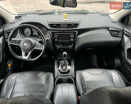 Сірий Ніссан Rogue Sport, об'ємом двигуна 2 л та пробігом 127 тис. км за 14500 $, фото 4 на Automoto.ua