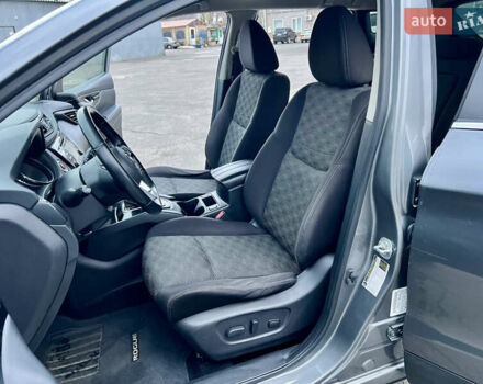 Серый Ниссан Rogue Sport, объемом двигателя 2 л и пробегом 193 тыс. км за 13000 $, фото 17 на Automoto.ua