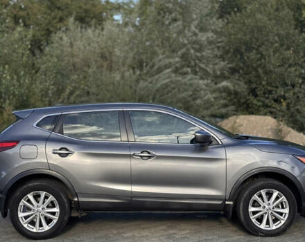 Серый Ниссан Rogue Sport, объемом двигателя 2 л и пробегом 214 тыс. км за 12000 $, фото 4 на Automoto.ua