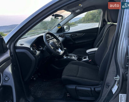 Серый Ниссан Rogue Sport, объемом двигателя 2 л и пробегом 181 тыс. км за 12900 $, фото 14 на Automoto.ua