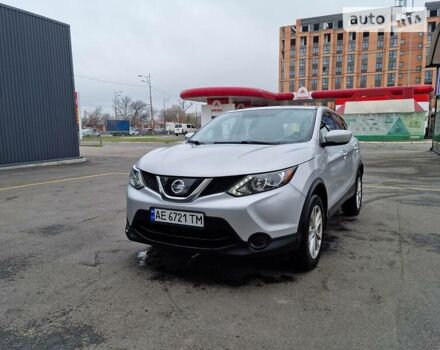 Сірий Ніссан Rogue Sport, об'ємом двигуна 2 л та пробігом 72 тис. км за 14800 $, фото 4 на Automoto.ua