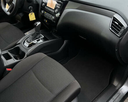 Серый Ниссан Rogue Sport, объемом двигателя 2 л и пробегом 75 тыс. км за 13500 $, фото 18 на Automoto.ua