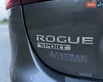 Серый Ниссан Rogue Sport, объемом двигателя 2 л и пробегом 181 тыс. км за 12900 $, фото 28 на Automoto.ua