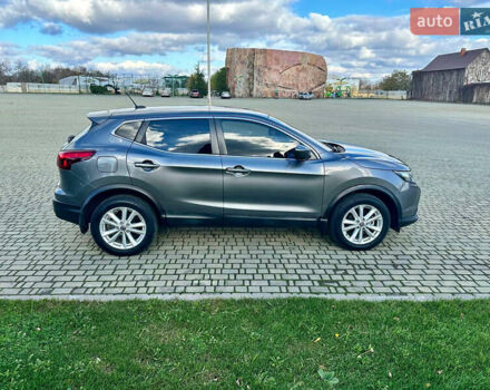 Серый Ниссан Rogue Sport, объемом двигателя 2 л и пробегом 66 тыс. км за 14200 $, фото 4 на Automoto.ua